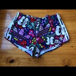 ✨Adidas✨multicolored three stripe shorts size M